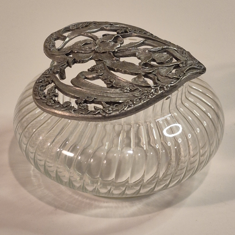 RAWCLIFFE PEWTER Vintage Glass Potpourri Trinket Jar Dish Pewter Iris Detail Lid - Picture 8 of 16